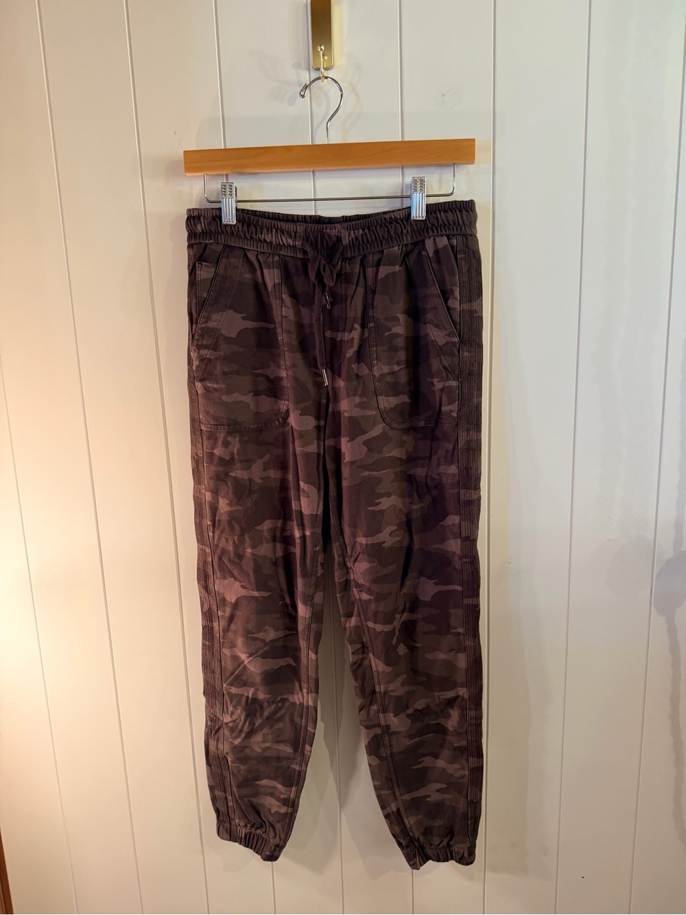 Athleta Camo Farallon Joggers Size 6